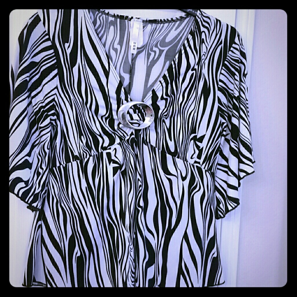 D & M TOP BLOUSE.